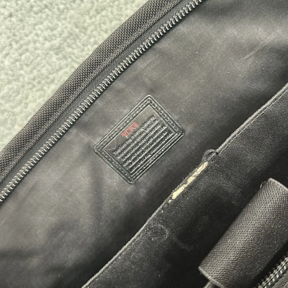 Tumi Alpha Expandable Black Ballistic Briefcase 26160DH Laptop Business Travel